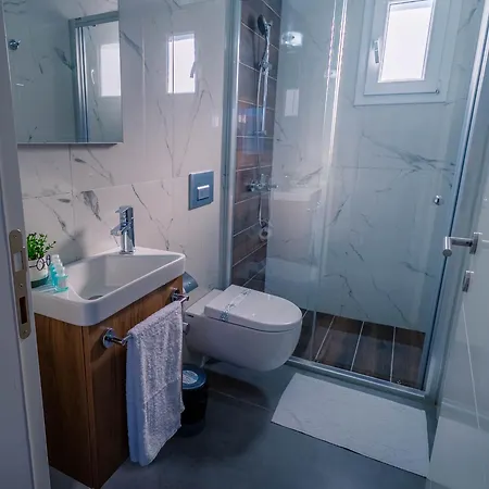 Stylish Loft - 50m From Apartmán Paralimni